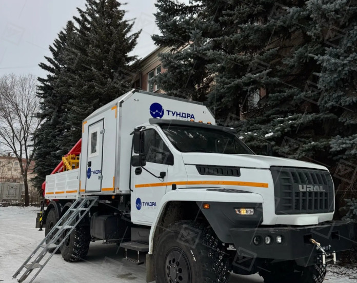 Грузопассажирский автомобиль ГПА Урал Next (4+2 места, с бортовой платформой и КМУ ИМ-95)