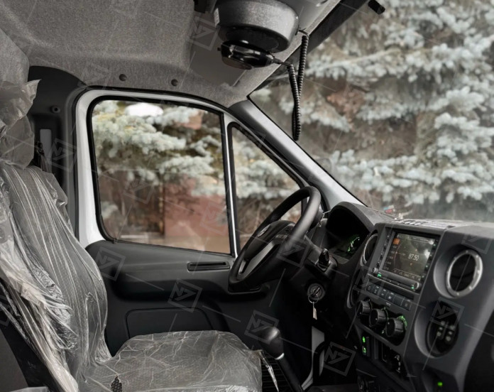 Грузопассажирский автомобиль ГПА Урал Next (4+2 места, с бортовой платформой и КМУ ИМ-95)