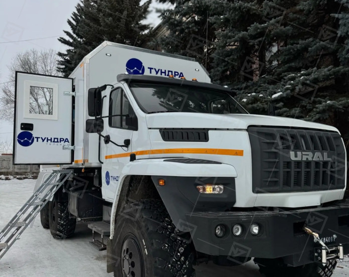 Грузопассажирский автомобиль ГПА Урал Next (4+2 места, с бортовой платформой и КМУ ИМ-95)