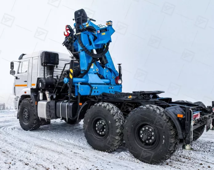 Седельный тягач Камаз 43118 с КМУ ИМ-240-04