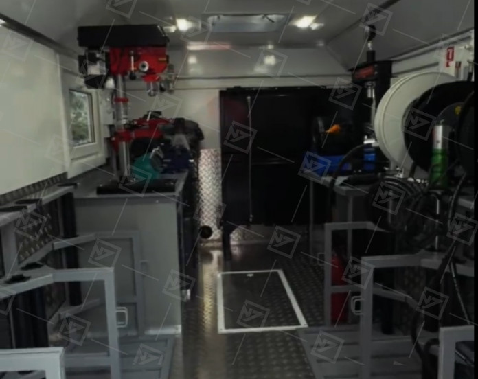 Передвижная маслостанция Камаз 43118 (6+2 места, с бортовой платформой)