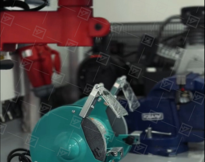 Передвижная маслостанция Камаз 43118 (6+2 места, с бортовой платформой)