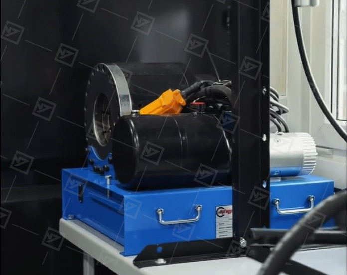 Передвижная маслостанция Камаз 43118 (6+2 места, с бортовой платформой)