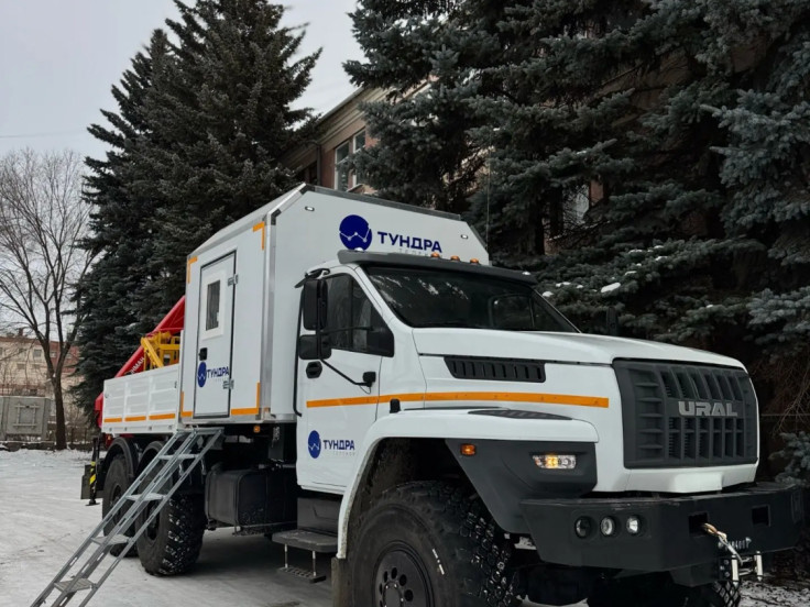 Грузопассажирский автомобиль ГПА Урал Next (4+2 места, с бортовой платформой и КМУ ИМ-95)