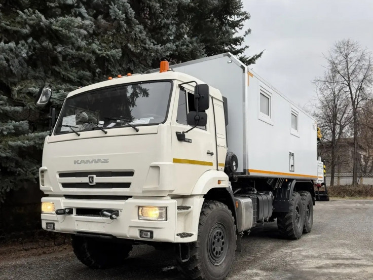 Передвижная маслостанция Камаз 43118 (6+2 места, с бортовой платформой)
